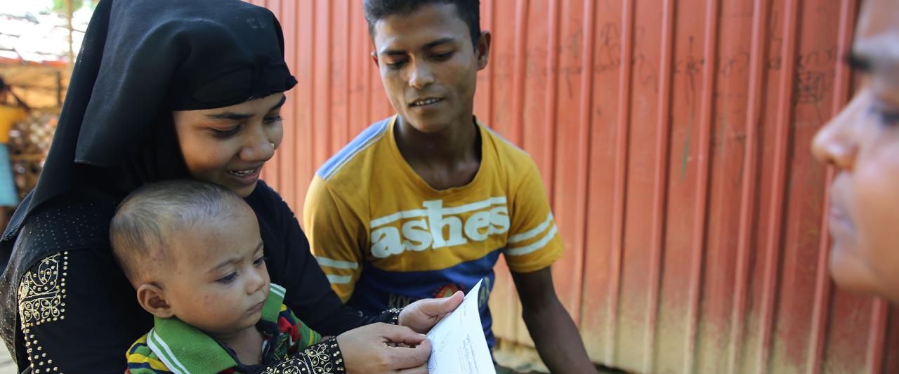 A Rohingya couple receive family planning information
