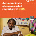 A healthcare worker speaks to a patient in an office. The text above reads: “Ipas. Actualizaciones clínicas en salud reproductiva 2026.” There is a QR code on the right side of the orange header.